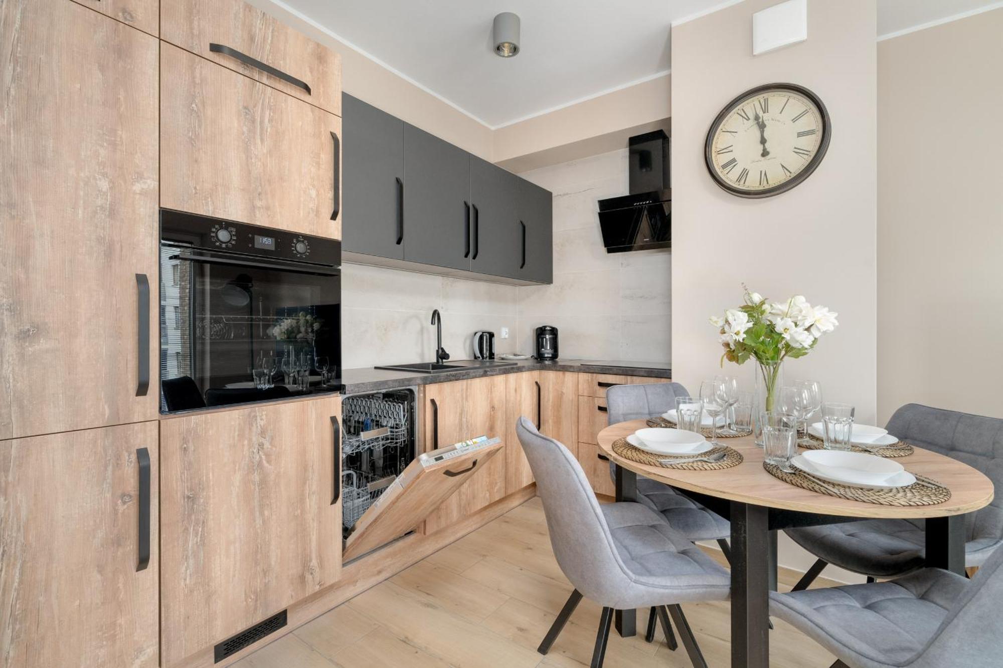 Cosy And Bright Apartment With Parking In Poznan By Noclegi Renters Exterior foto