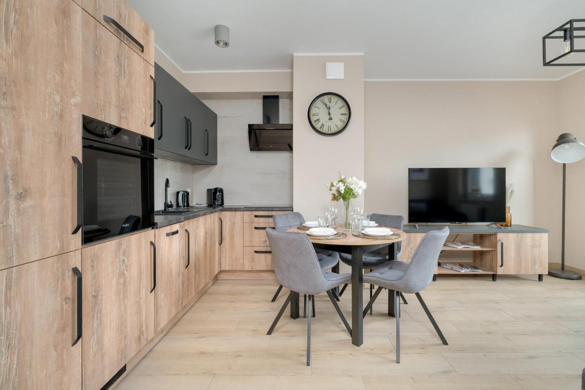 Cosy And Bright Apartment With Parking In Poznan By Noclegi Renters Exterior foto